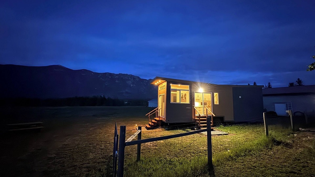Central Kootenay House | Mountain View Retreat