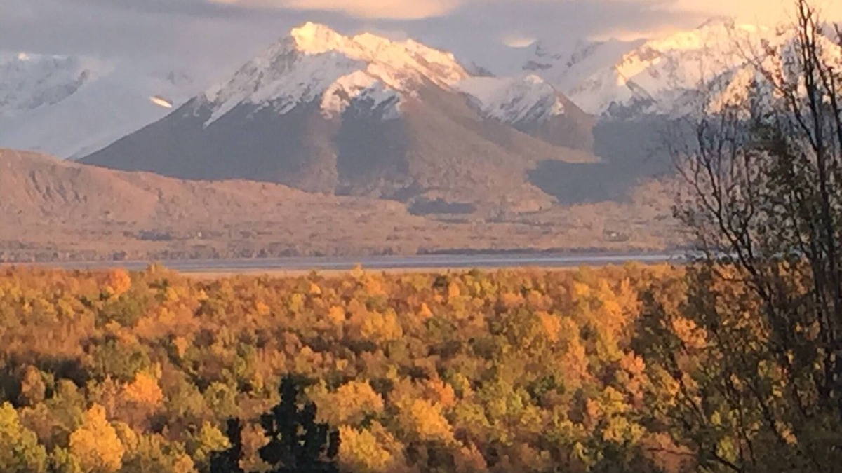 Knik-Fairview House | Mountain View Retreat