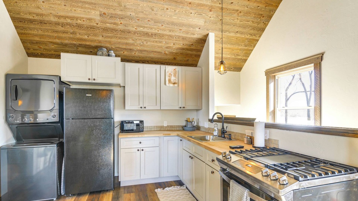 Del Norte Cabin | Mountain View, Riverfront: Del Norte Barndominium