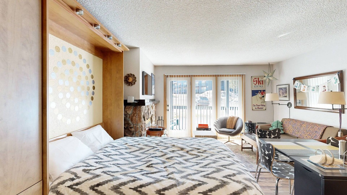 Alyeska Apartment | Mountain-view studio with patio & full kitchen - walk to lifts