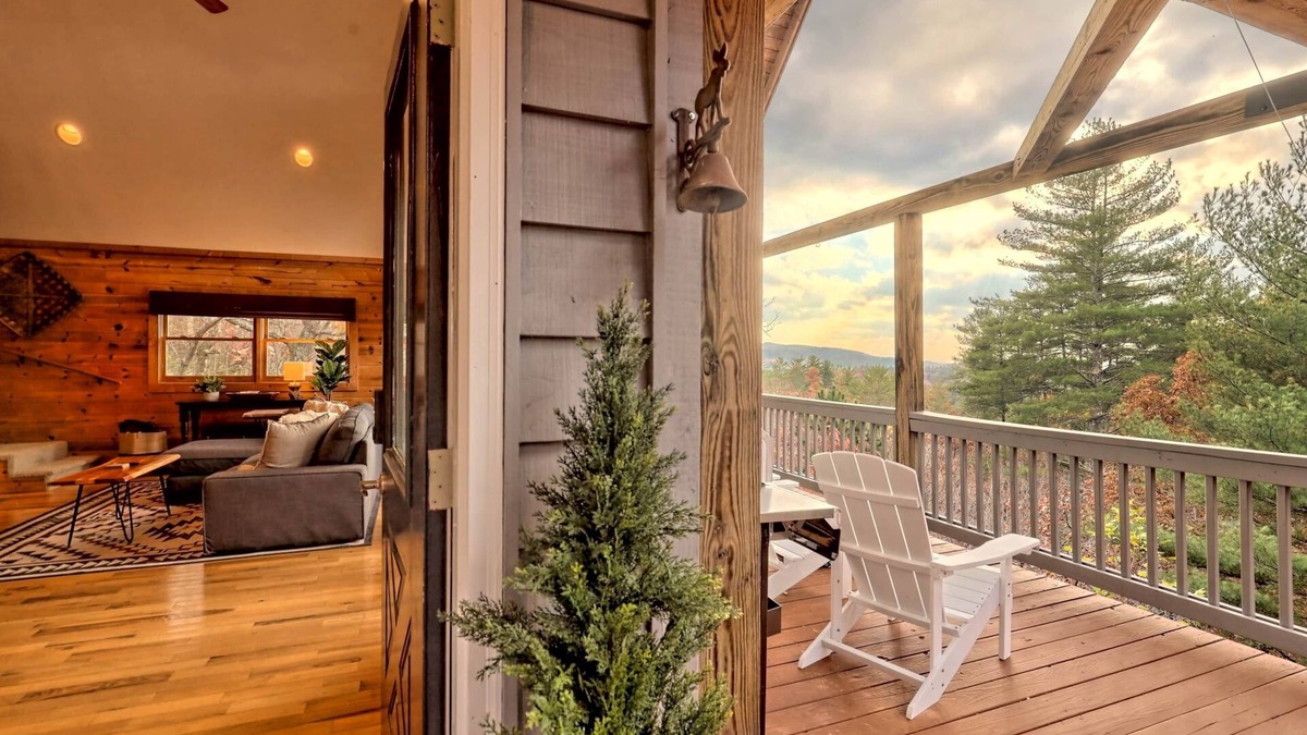 Tiger Cabin | Mountain View ~ Sunsets on the Porch ~ Near Lake Burton!