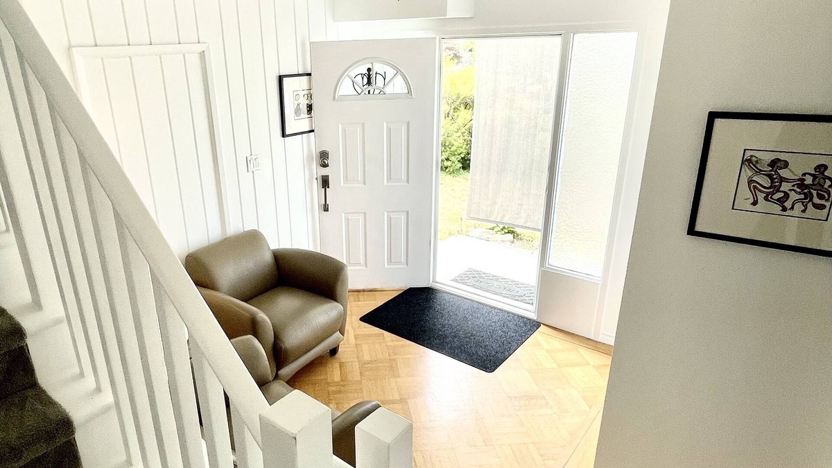 Central Lonsdale House | Mountain Views-Central Lonsdale- upper unit with huge deck