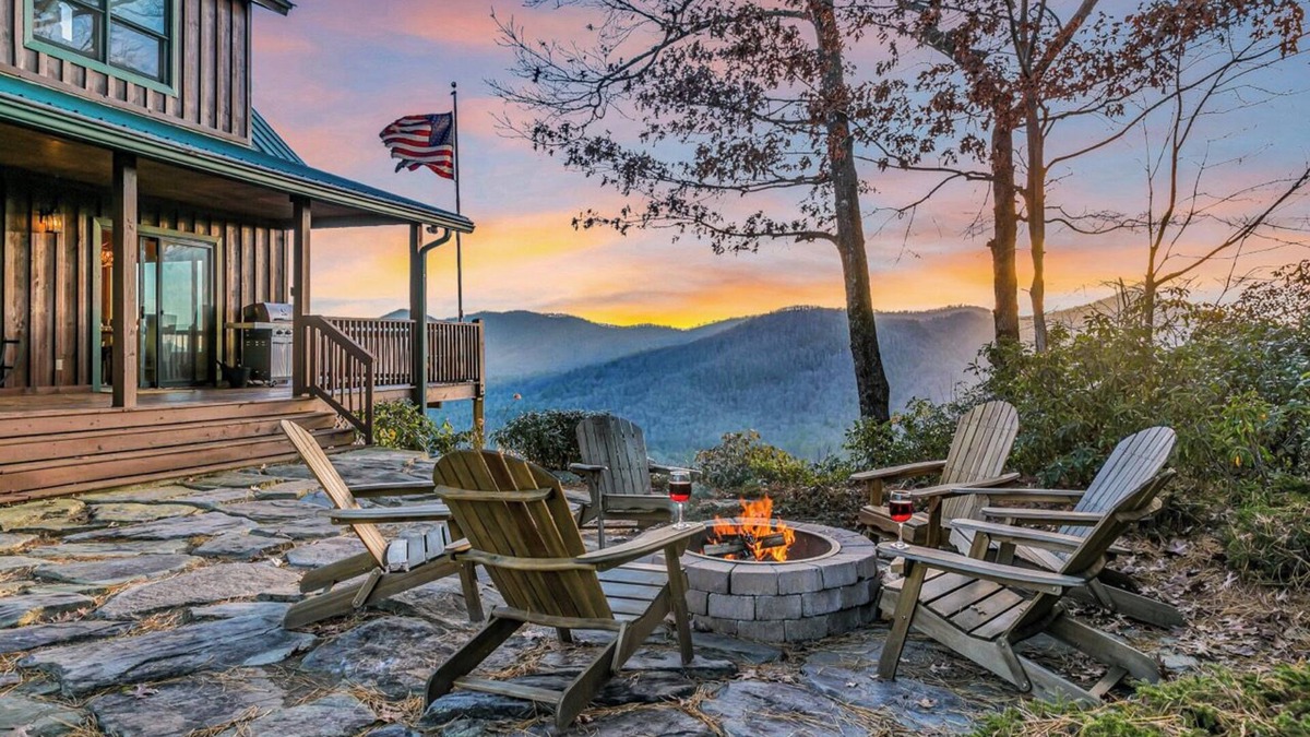 Sapphire Cabin | Mountain Views & Deck: Stunning Sapphire Cabin
