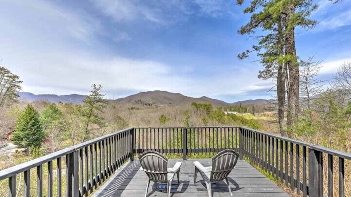 Canton House | Mountain Views I Covered Deck w/Hot Tub-Sleeps 11