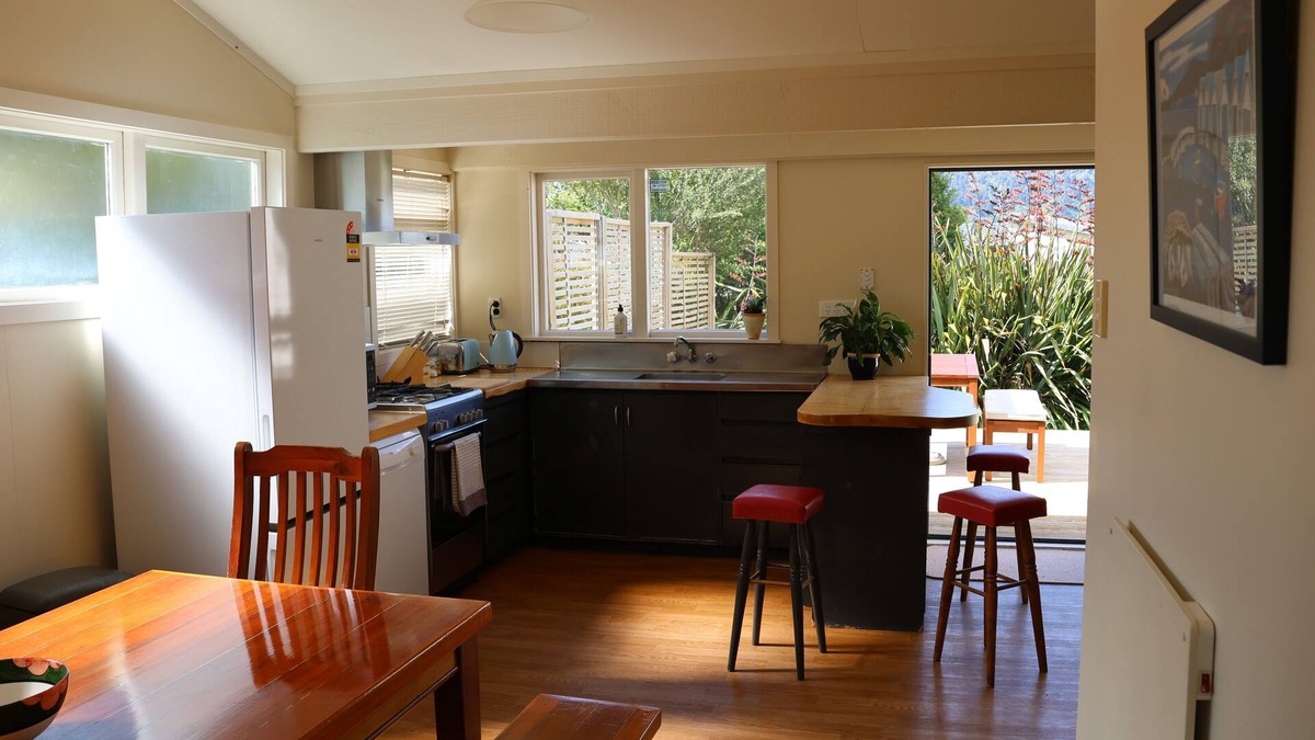 Ohakune House | Mountain Views, Pet Friendly, Great Location opposite the Carrot Park.