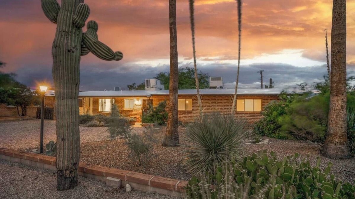 Tucson House | Mountain Views | Rainwater Garden | Dog Friendly | Central Location