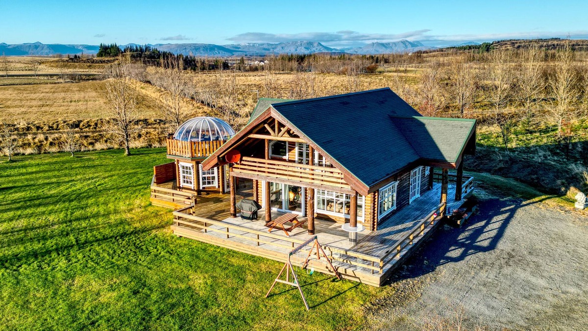 Fludir Cottage | Mountain Villa is a beautiful cabin located on large private property.