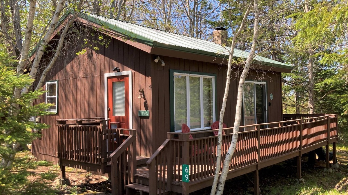 Stone Haven Cabin | Mountain Vista: a cozy cabin near Acadia National Park