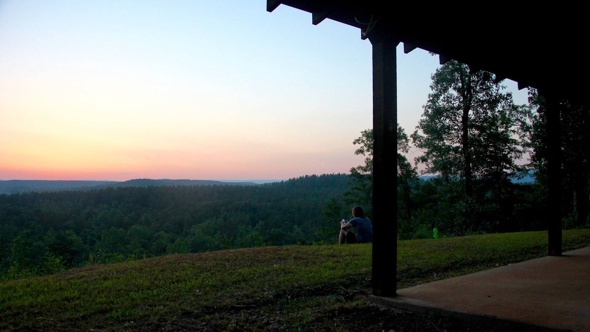 Smithville Cabin | Mountain Vista Retreat-Issi is secluded, with sunset views of the Kiamichi Mnts.
