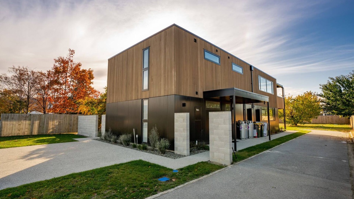 Lowburn House | Mountain Vistas - Cromwell Upstairs Apartment