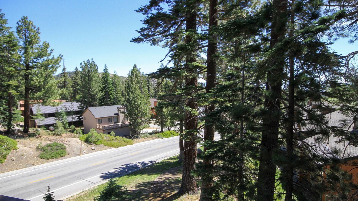 Mammoth Lakes Condo | Mountainback #85, Loft, Den