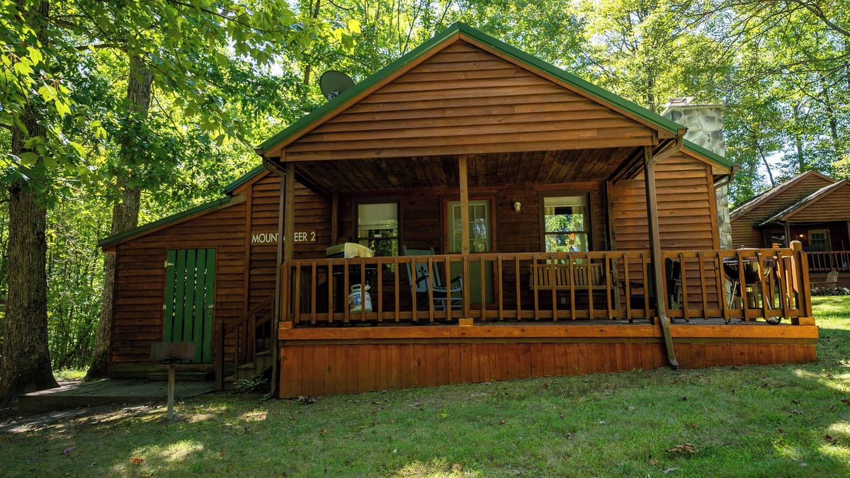 Hico Cabin | Mountaineer Cabin 2 - Hot Tub & Fireplace close to New River Gorge National Park