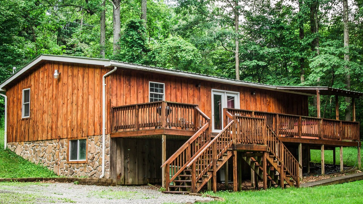 Summerlee Cabin | Mountaineer Cabin 5 - 3 Bdrm with Hot Tub close to New River Gorge National Park
