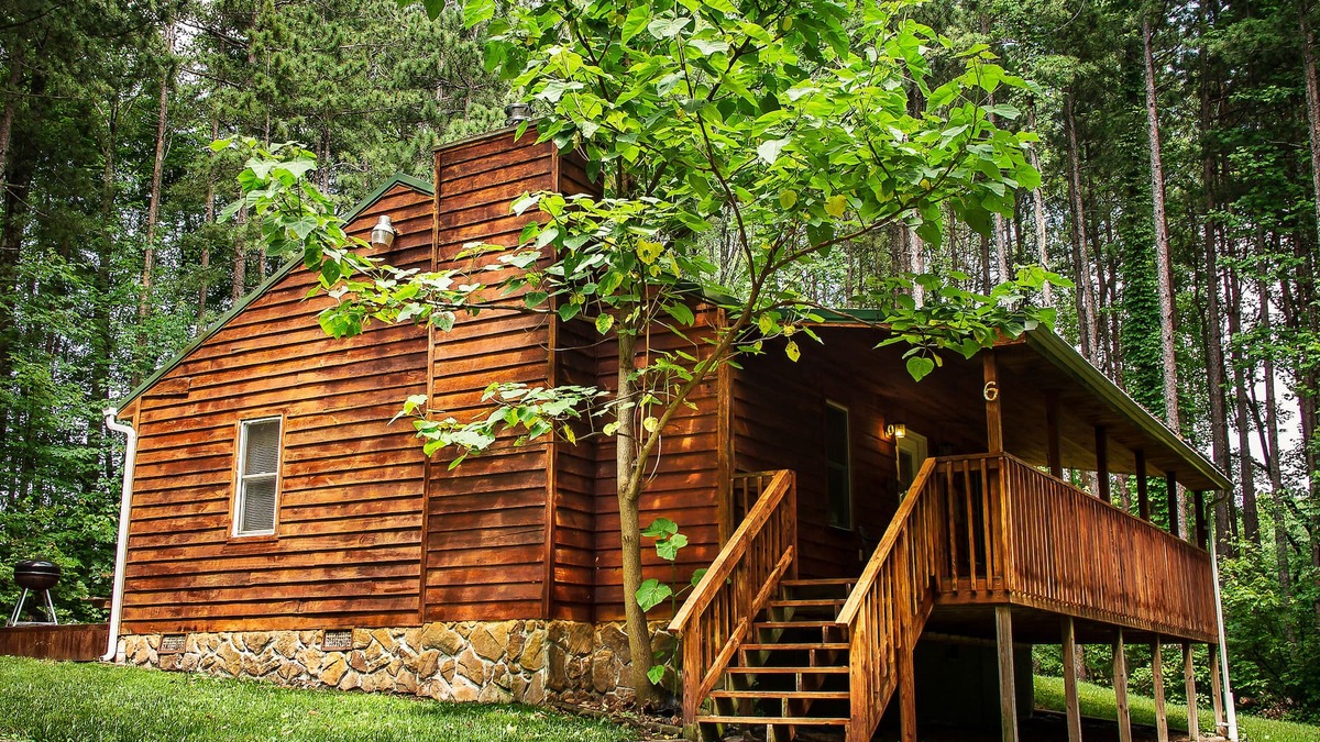 Hico Cabin | Mountaineer Cabin 6 - Hot Tub & Gas Fireplace close to New River Gorge