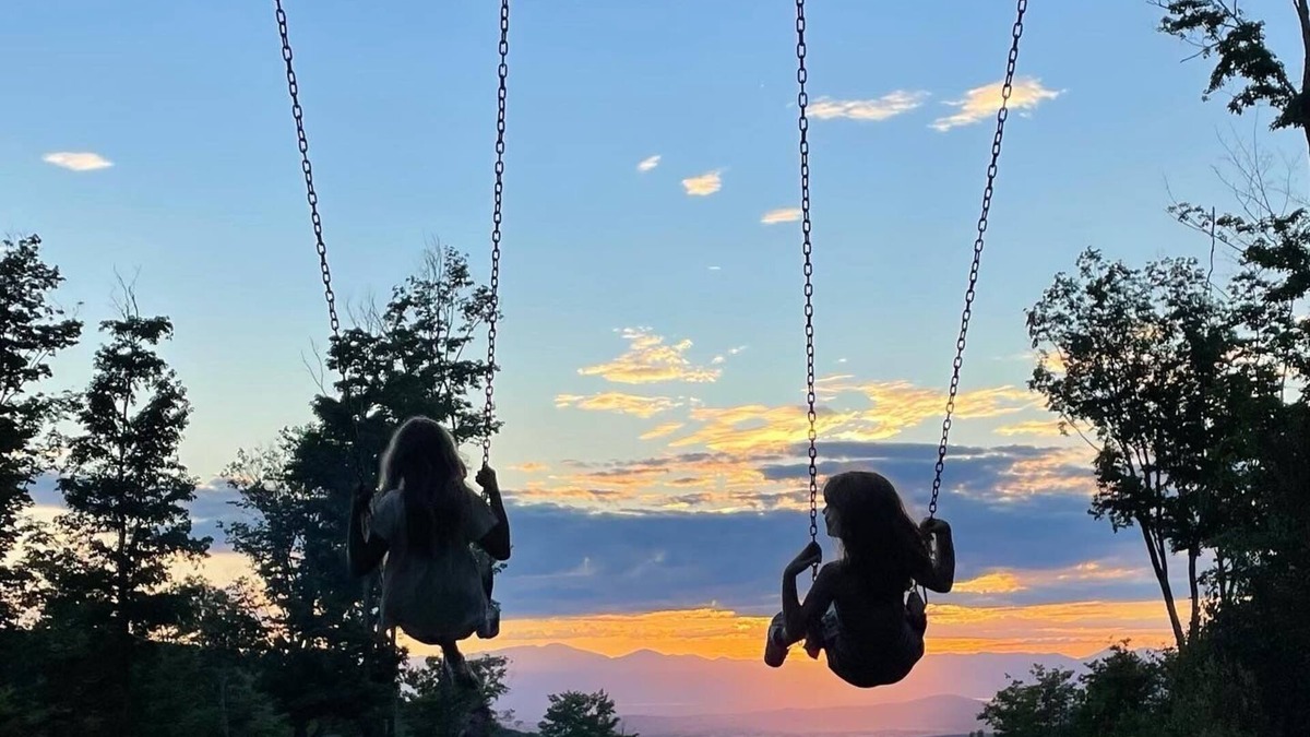 Bristol Cabin | Mountainside Cabin – Bristol, VermontnUnplug. Relax. Reconnect with Nature.