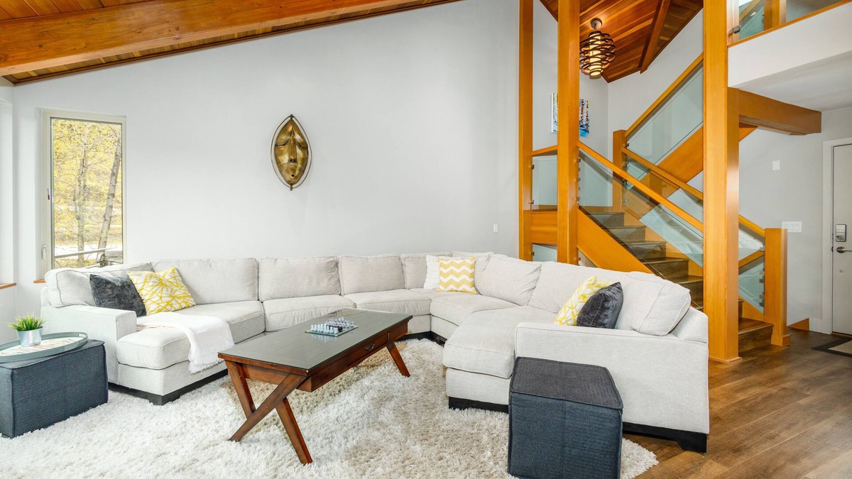 Alyeska Condo | Mountainside condo with private hot tub, decks, BBQ, mtn & ski views, streaming