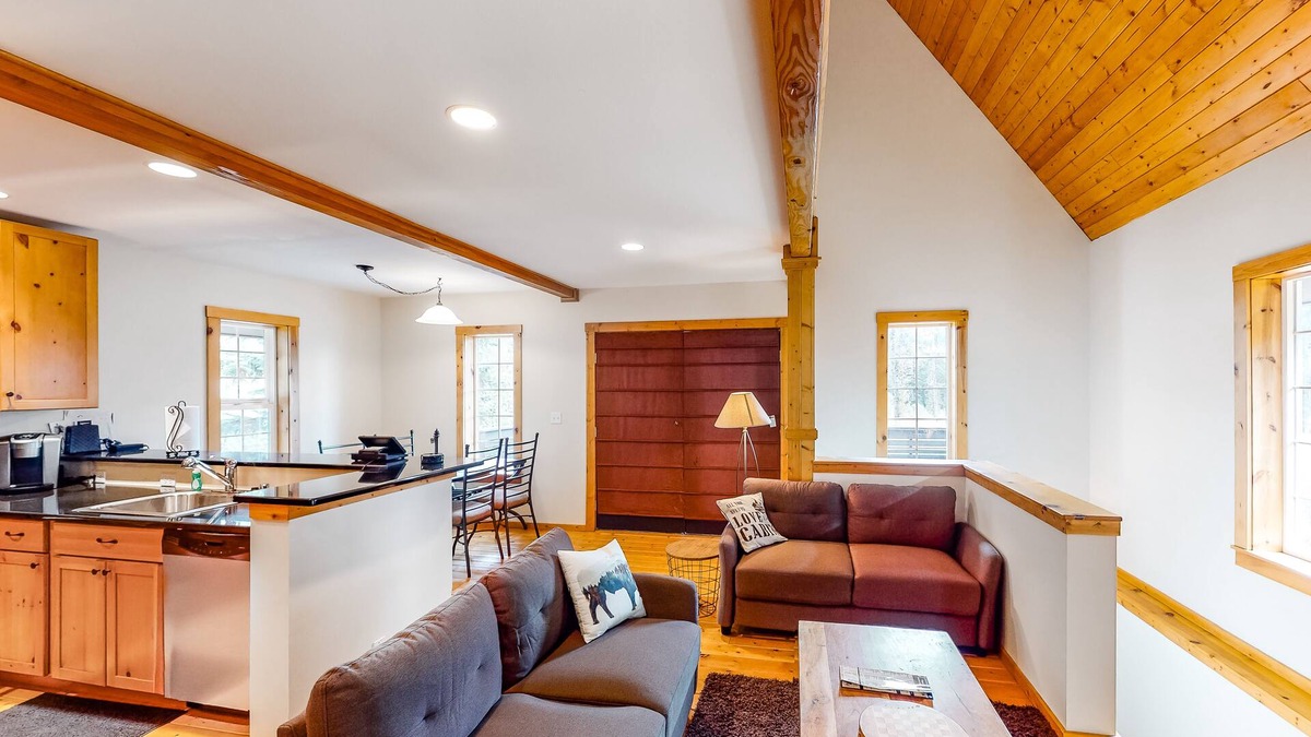 Snoqualmie Pass House | Mountainside home with a private deck, balcony, bright interior & foosball