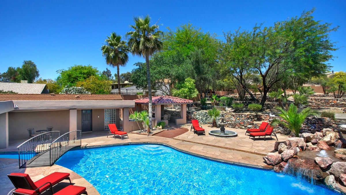 Paradise Valley Village House | Mountainside Resort-like with/Heated Pool/Spa, Tennis, Pickelball, Bocci, Golf!