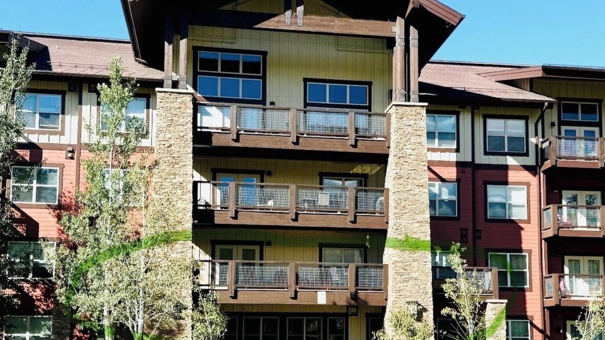 Silvercreek Condo | Mountainside SKI-IN/SKI-OUT Newly updated 3 BR Condo 3 full bath, pool, hot tub