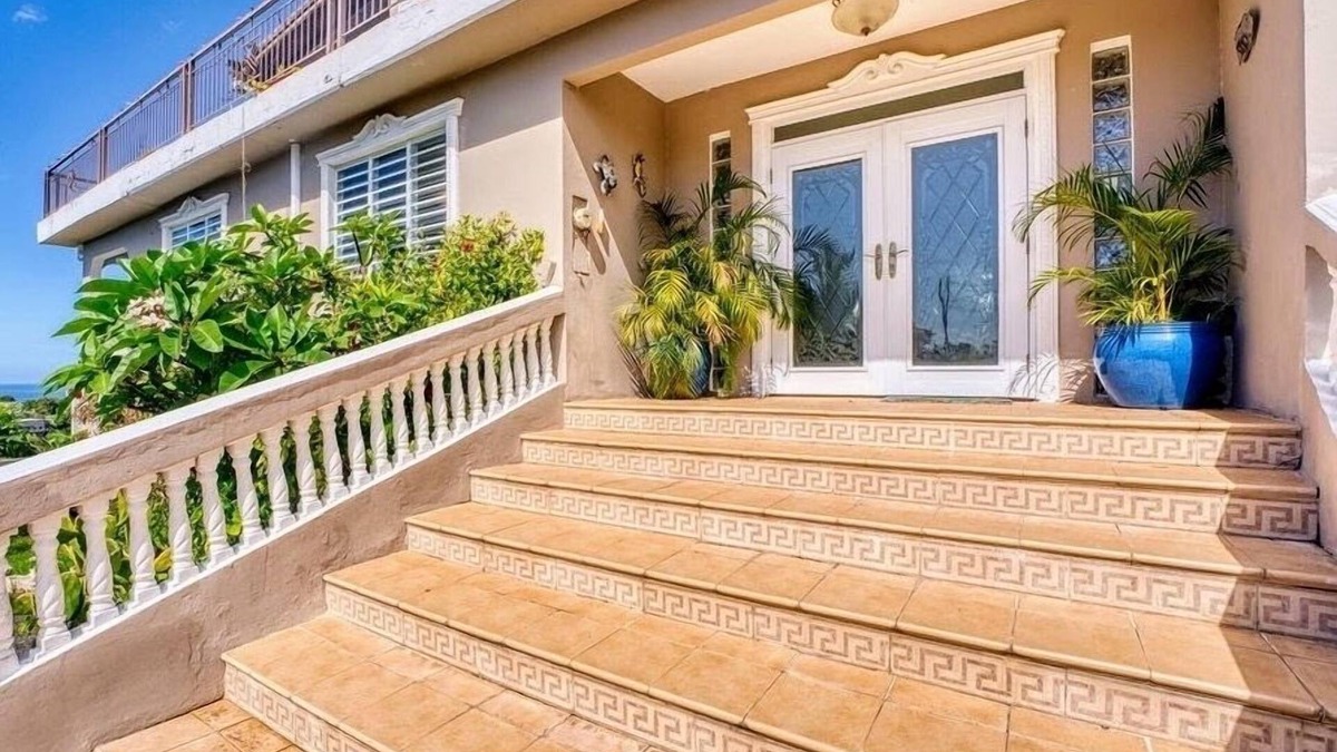 Barrero House | Mountaintop Villa with Spectacular Sunset View of Caribbean
