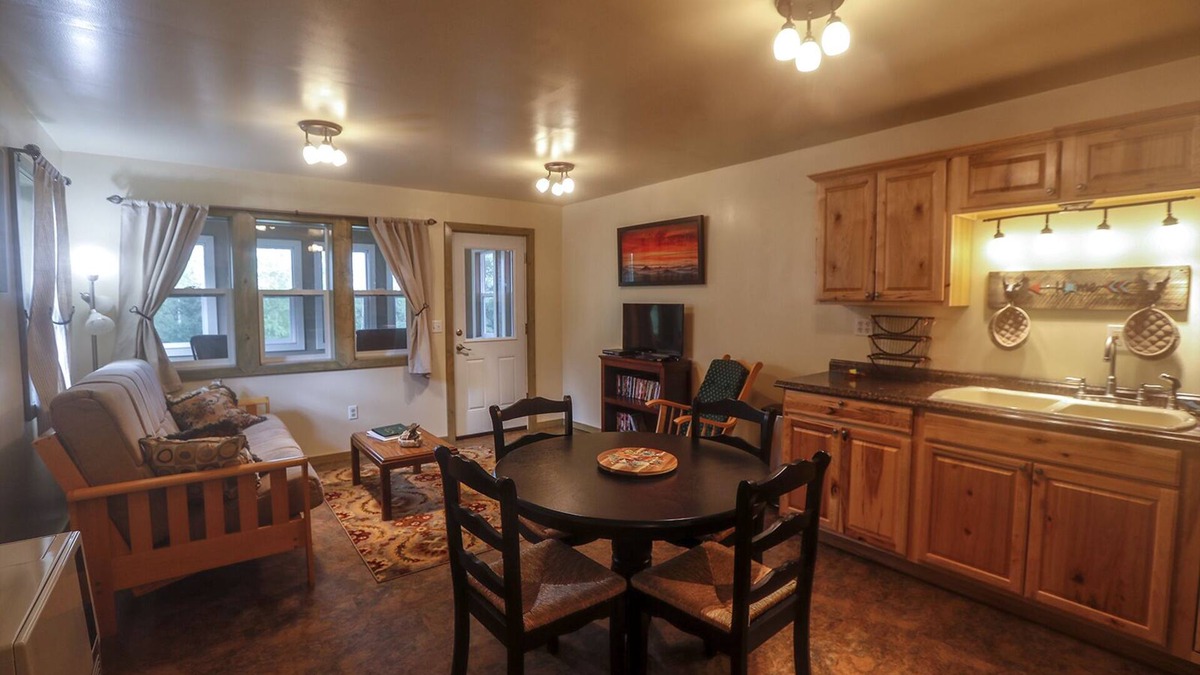Deltana Apartment | Mountainview Boathouse Apartment.