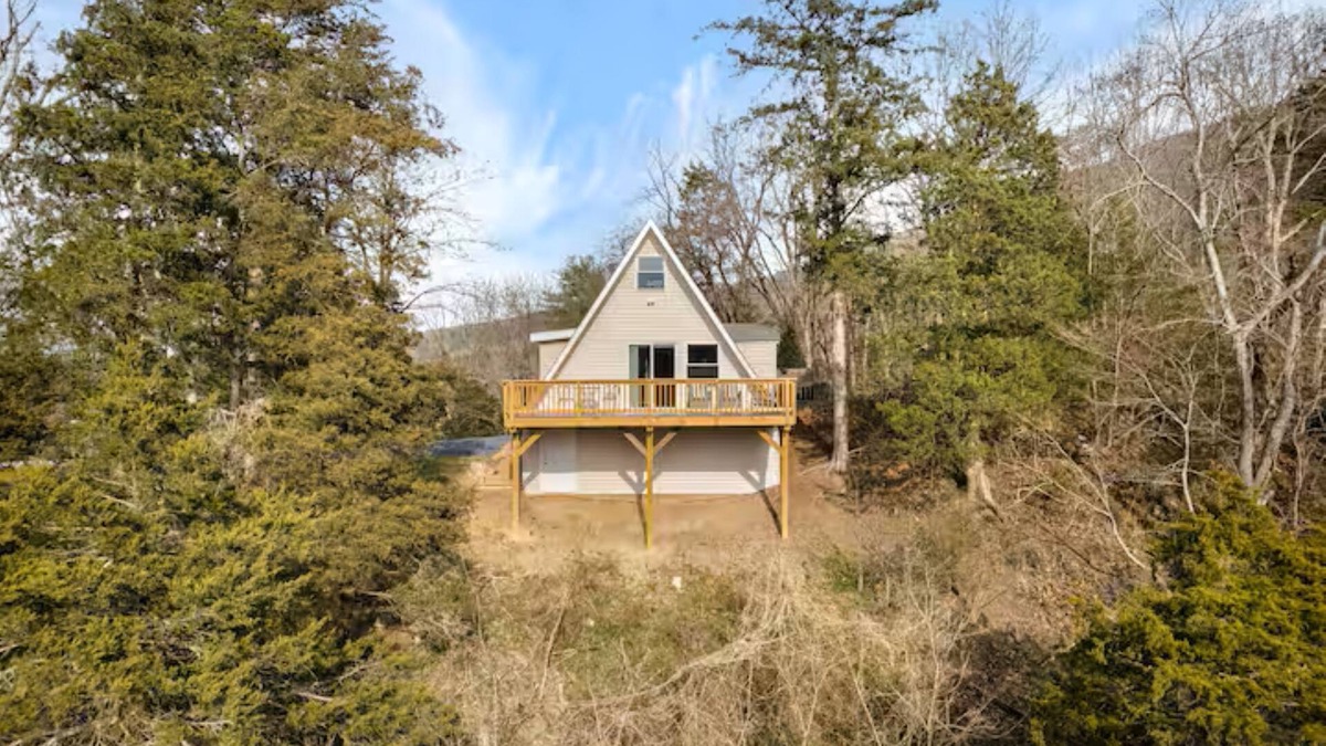 Fishers Hill Cabin | MountainWaters - Mtn, River, Relax! - Hottub, Private Riverfront, Firepit.
