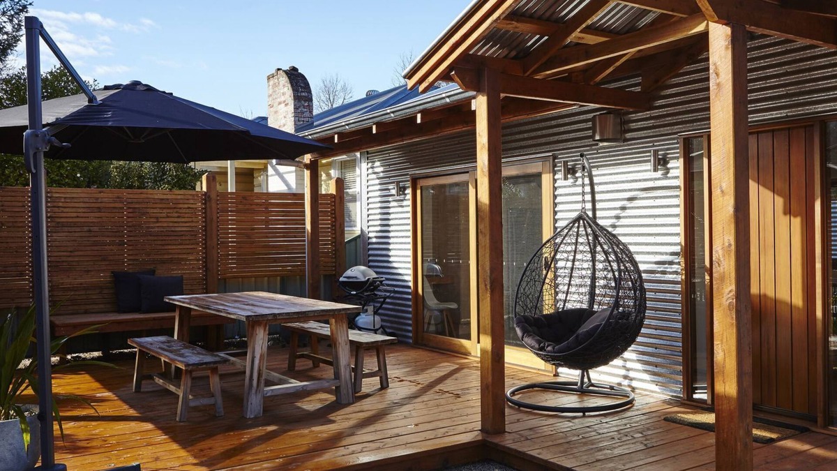 Bright House | MounTin Hut - Central Bright