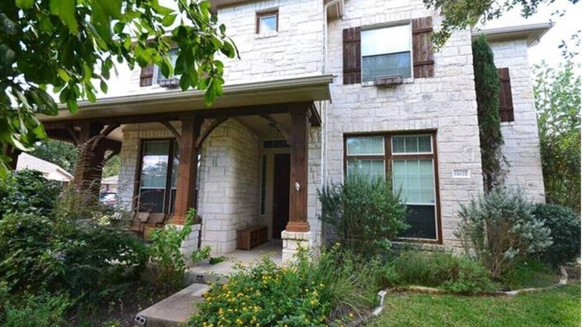 Circle C Ranch House | MOVE-IN READY/4BR/3.5BA/GREAT SCHOOLS/QUIET STREET/LOVELY NEIGHBORHOOD