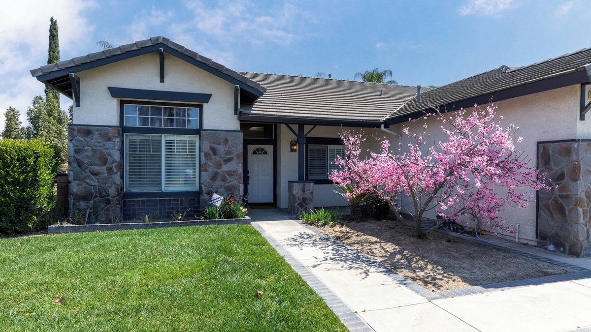 Loma Linda House | Move-in Special! 4BD Home – First Month 4,500 USD