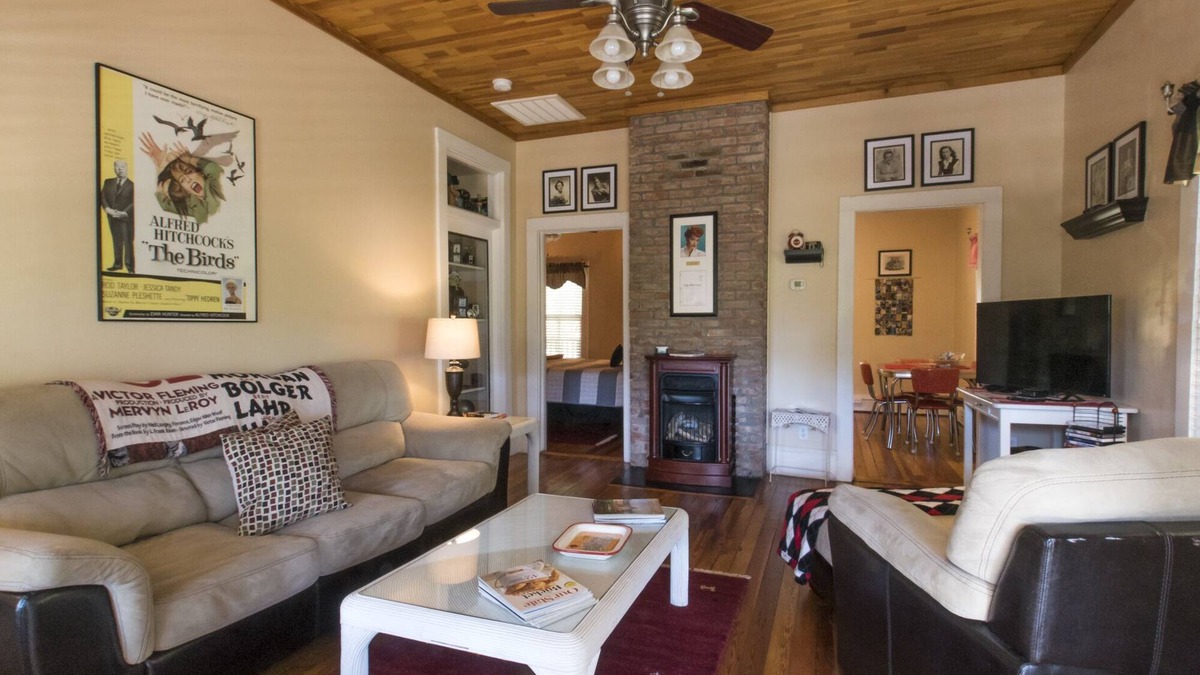 Bryson City Apartment | Movie Gallery Suite at the Calhoun House Inn & Suites