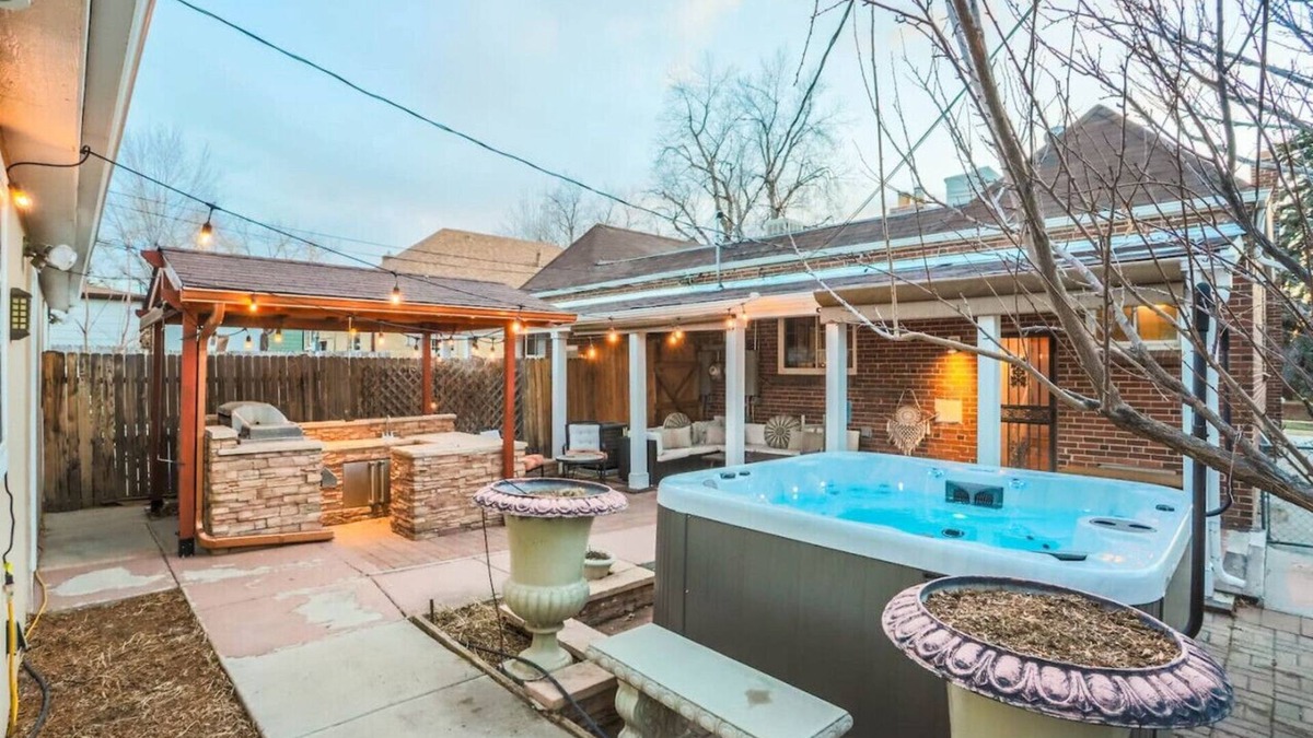 Hale House | Movie Theatre | Hot Tub | Outdoor Grill