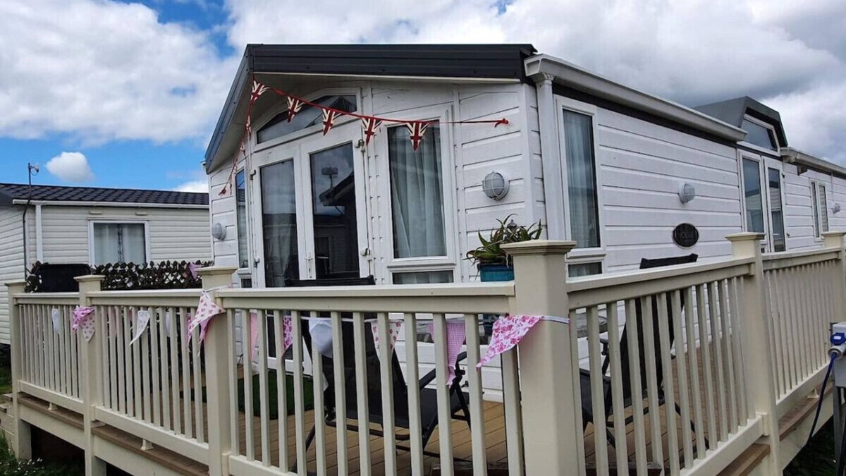 Camber RV Rental | MP709 - 2B - Willerby Vogue