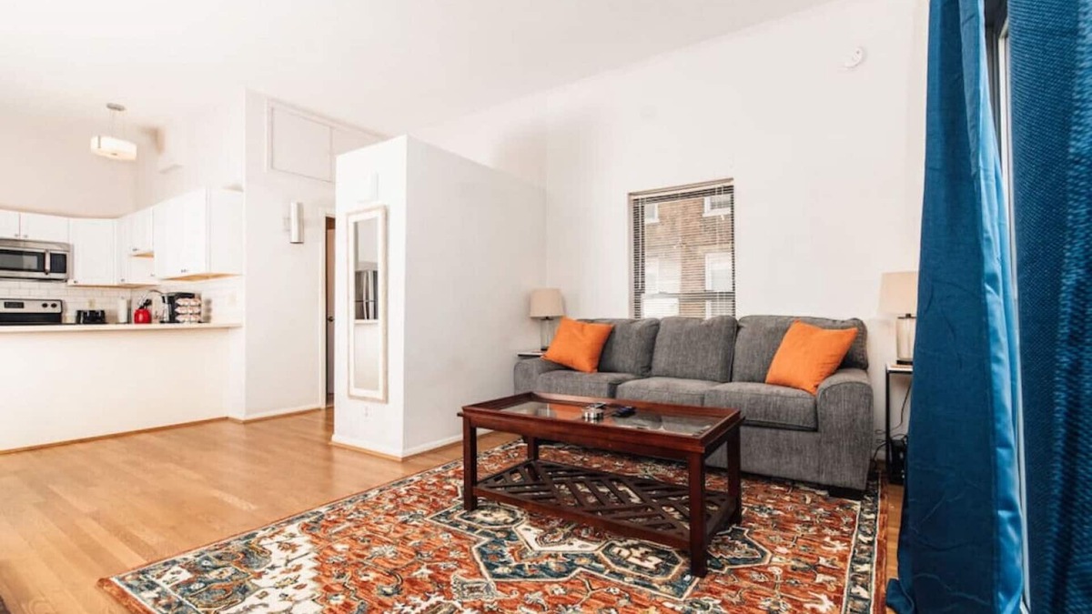 Mount Adams Apartment | Mt. Adams 2BR Great Location! Steps from Monastery