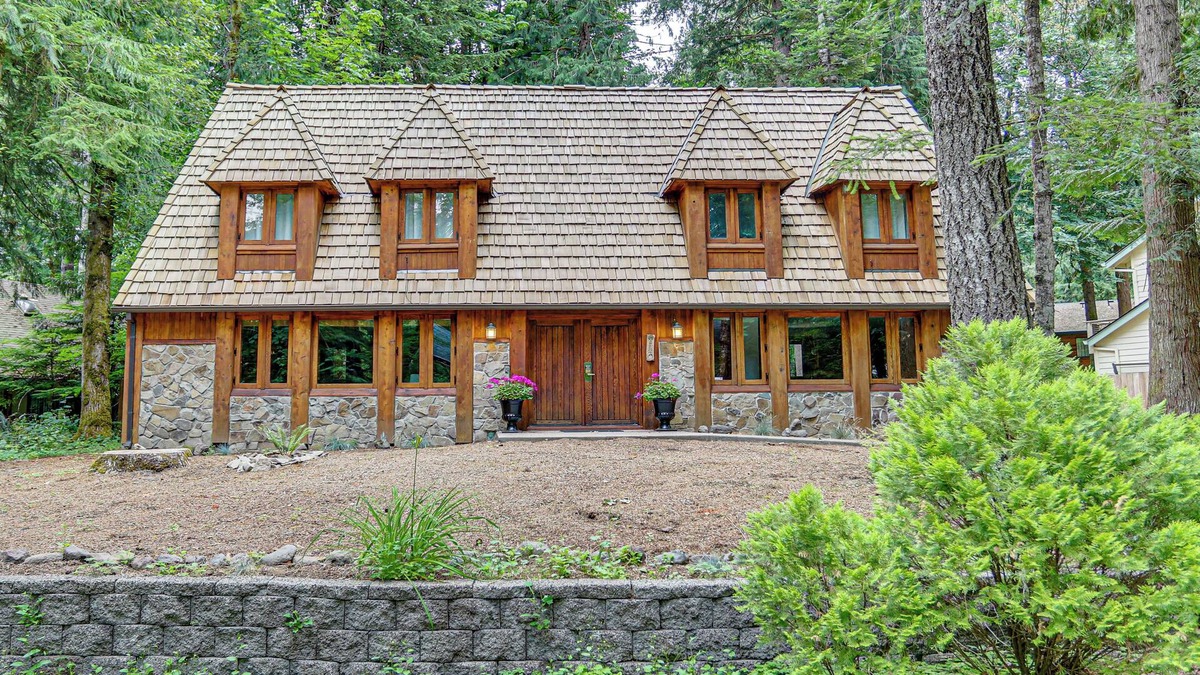Mount Hood Village Cabin | Mt. Hood Alpine Chalet w/hot tub, kid & dog friendly