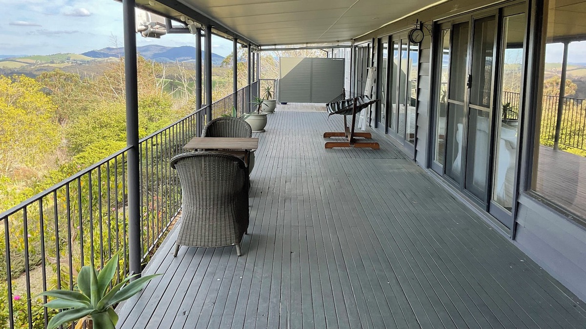 Healesville House | Mt Rael Corporate Retreat (6 separate cabins/suites) plus function centre