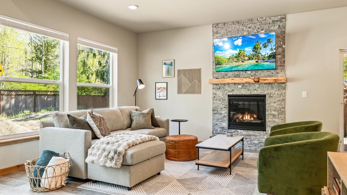 Paradise Estates Cabin | Mt Rainier Retreat Private Hot Tub Firepit