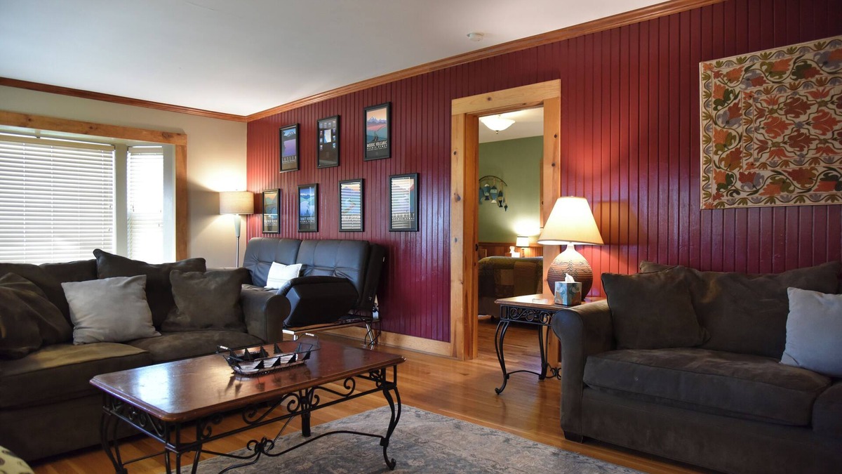 McCloud House | Mt. Shasta Vacation Home in McCloud Sleeps 10+, 415-577-5198