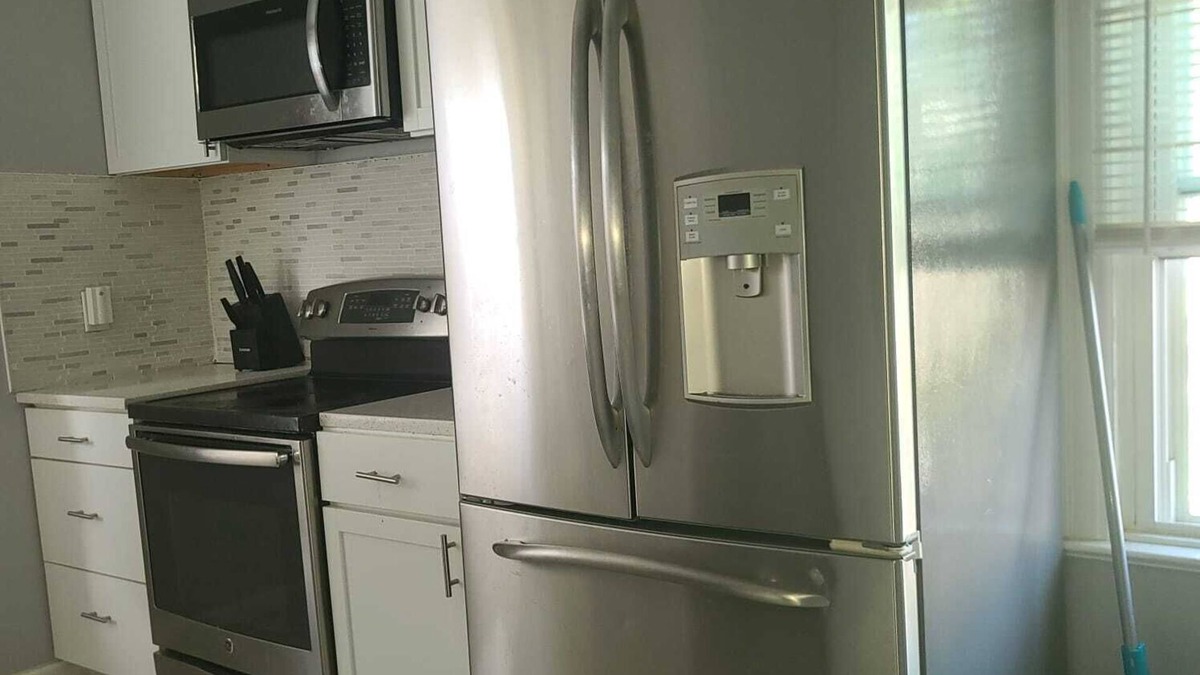 North Side Apartment | MT. Vernon 2nd floor Global Retreat Cozy 2-bedroom with AC, WiFi