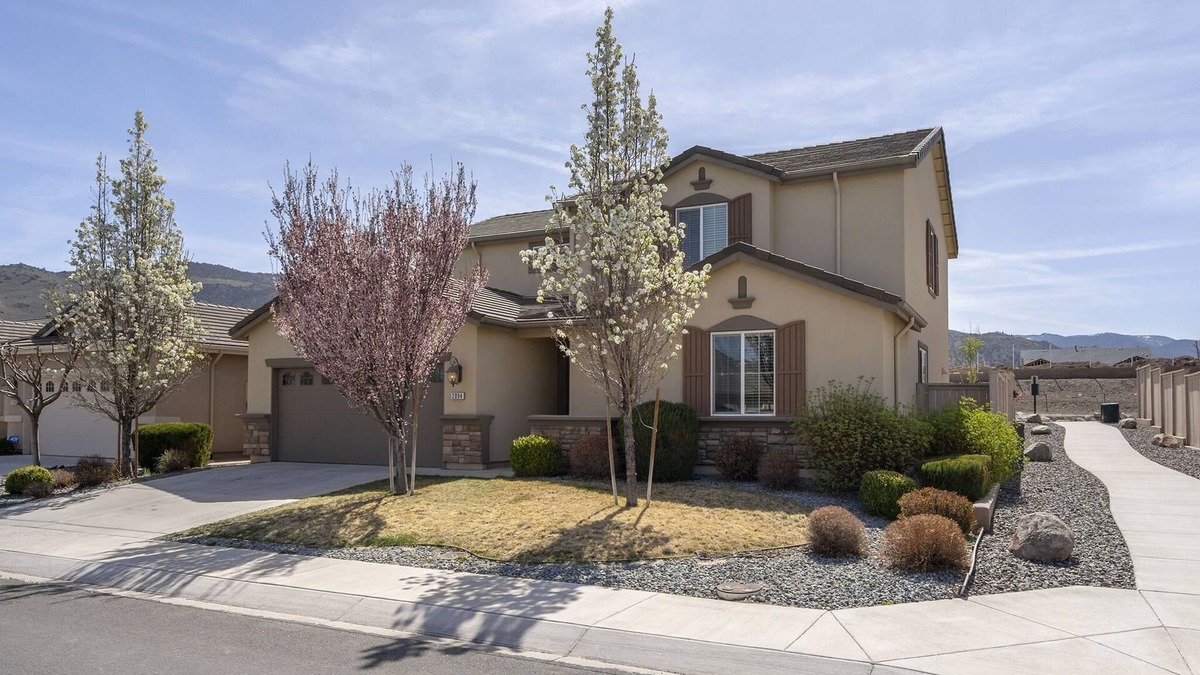 Reno House | Mt Views 5 Beds 3 Baths Home: Open FloorPlan 20 mins to Mt Rose 35 Mins to Tahoe