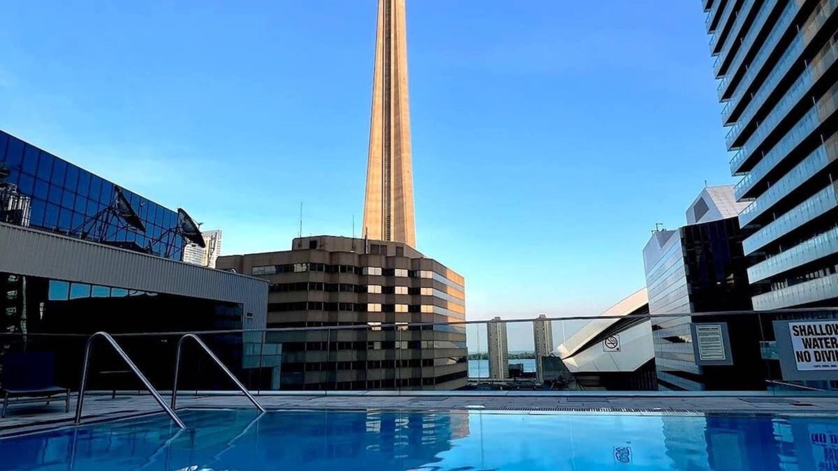 Toronto Entertainment District Apartment | MTCC RogersCenter 3B2B king bed W parking Lakeview