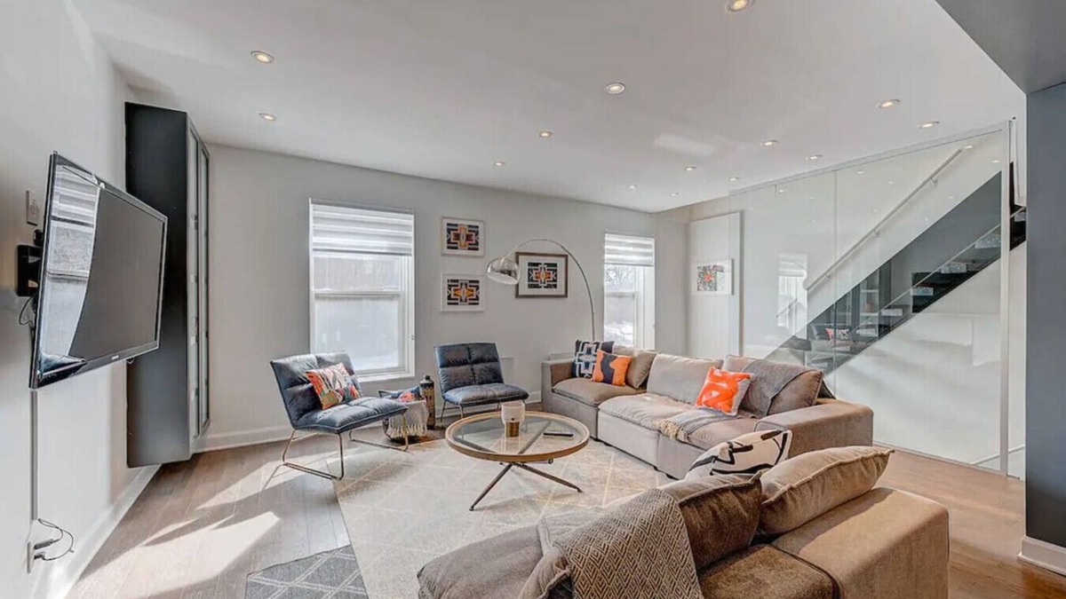 Montreal Apartment | MTL Townhouse- 3 bdr in the heart of the city