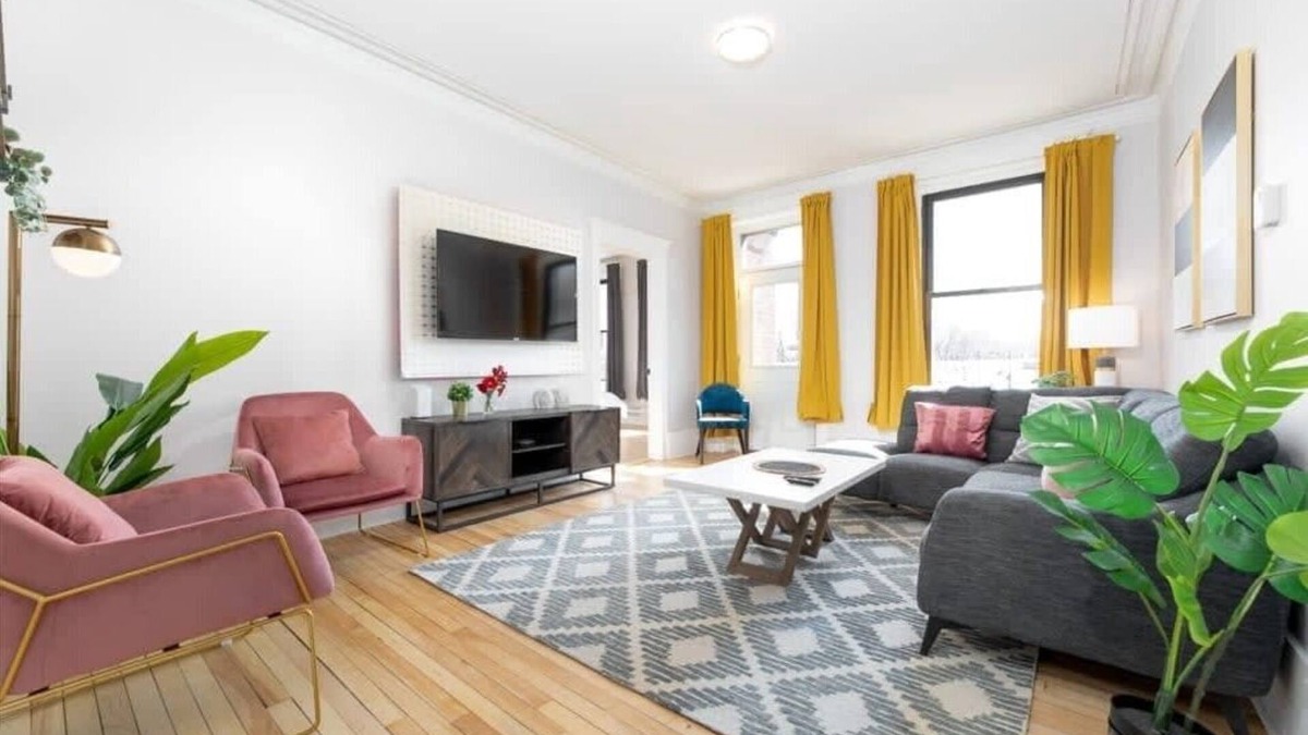 Plateau Mont Royal Apartment | MTLVR #17 | 7 beds, Stay-Dream-Explore, A/C