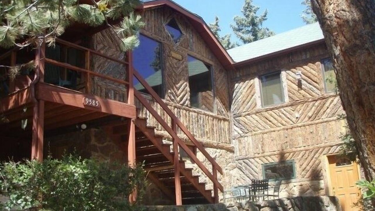 Cascade-Chipita Park House | Mtn Home 3200 SF, 2 Acres, Decks, Bar, Foosball, Spa Bath, Firepit, Views!