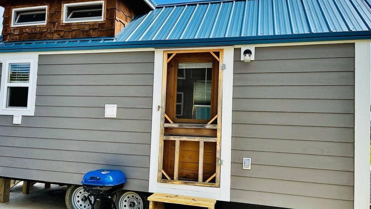 Newport Cabin | Mtn Roots cozy Cabin in the ITH Community in the Smoky Foothills