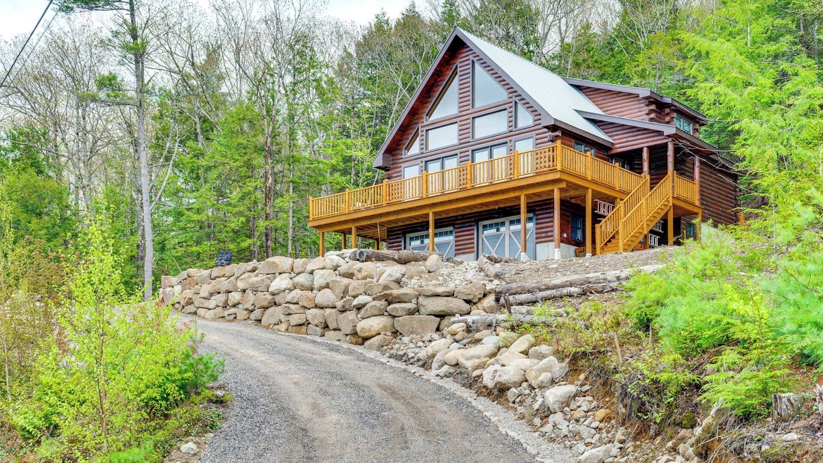 Conway Cabin | Mtn-View Deck: Scenic Conway Log Cabin!