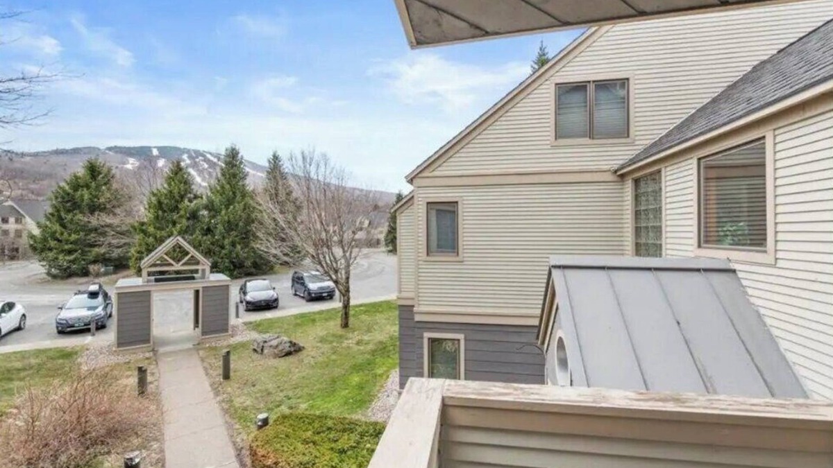 Stratton Mountain Condo | Mtn. view, easy access to village