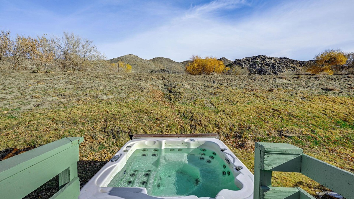 Weldon House | Mtn-View Weldon Home: Walk to Pacific Crest Trail