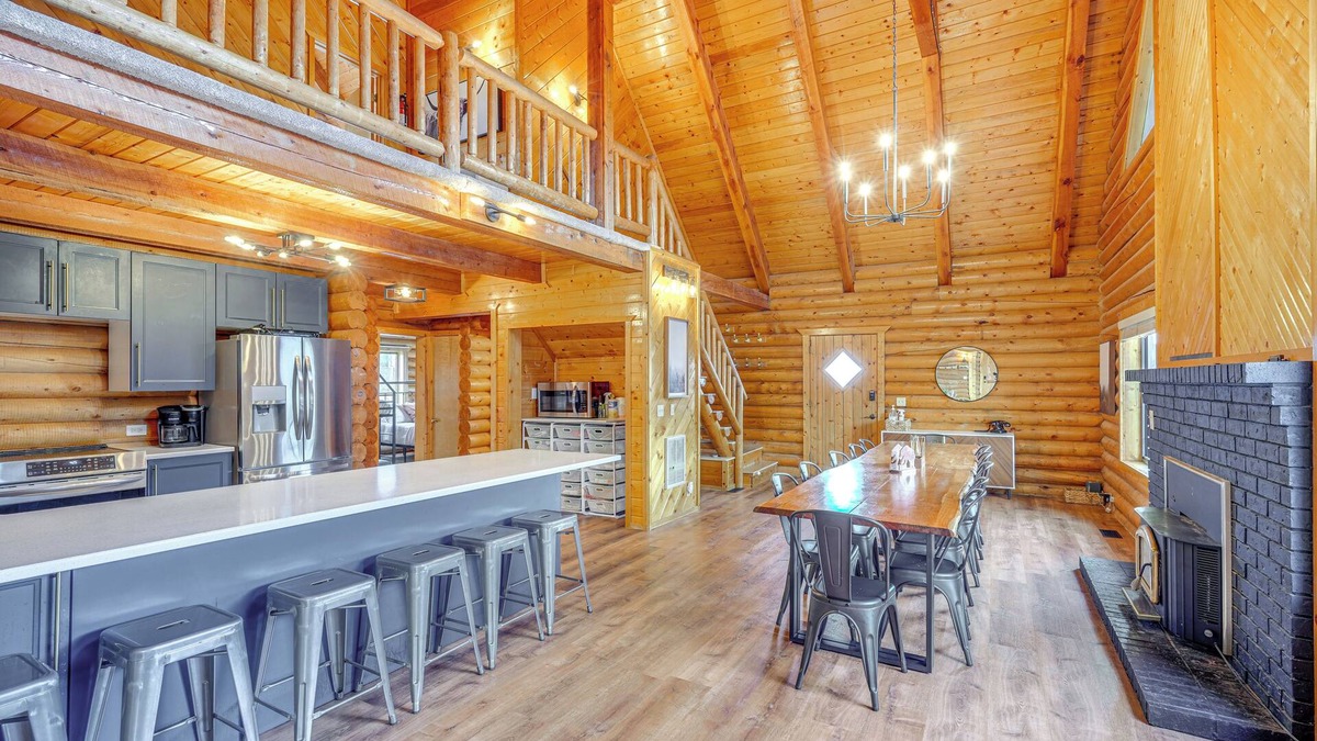 Mammoth Creek Cabin | Mtn Views & Fall Colors: Panguitch 1-Acre Estate!