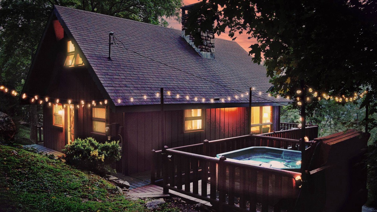 Seven Devils Ski Chalet | Mtn Views Family Friendly Fire Pit Hot Tub Pool Table