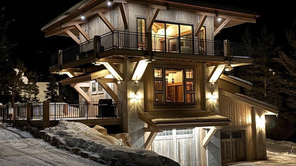 Gallatin Gateway Apartment | MTNLUX One of a Kind Fire Tower in Big Sky with hot tub & fitness/game room.